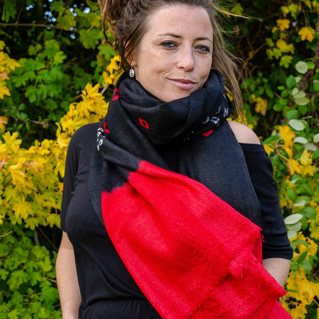 Pure wool ‘Bandhani’ Shawl | Red Star